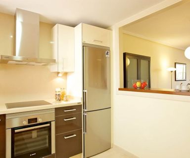 ona-valle-romano-golf-apartment-2bd-kitchen-01